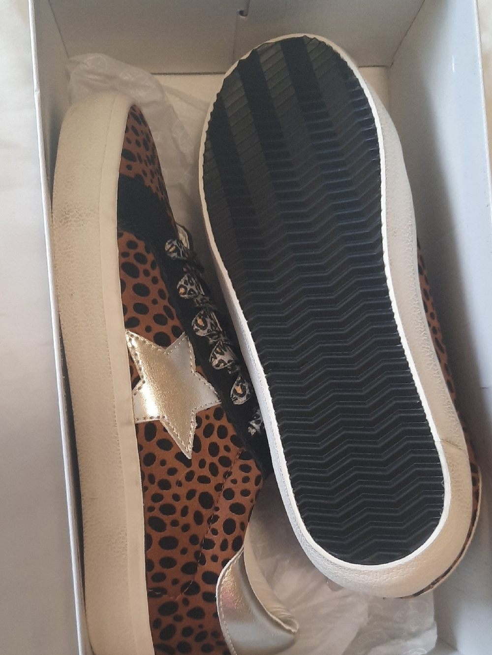 Steve Madden Leopard Print Low-Top Sneakers with Silver Star - Picture 2 of 4